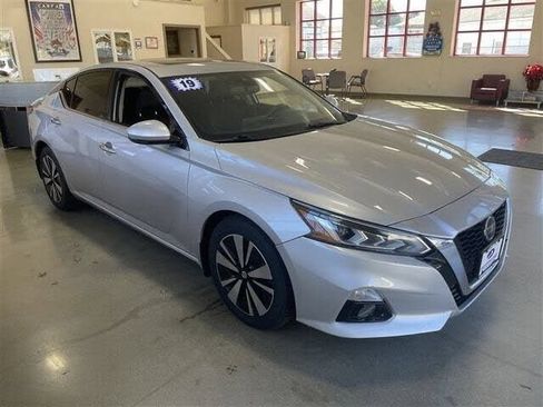 Used 2019 Nissan Altima 2.5 SV FWD image 8