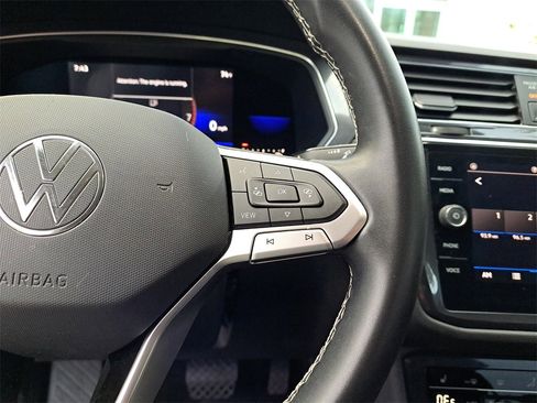 Used 2022 Volkswagen Tiguan SE image 18