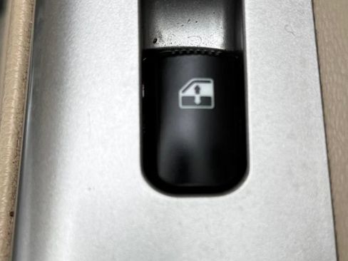Used 2011 Hyundai Santa Fe GLS FWD image 29