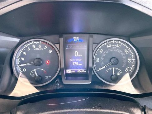 Used 2016 Toyota Tacoma TRD Sport w/ Towing Package AWD/4WD image 10