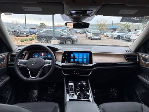 Certified 2024 Volkswagen Atlas SE image 13