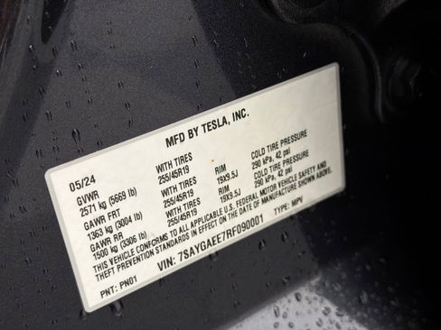 Used 2024 Tesla Model Y Long Range image 31