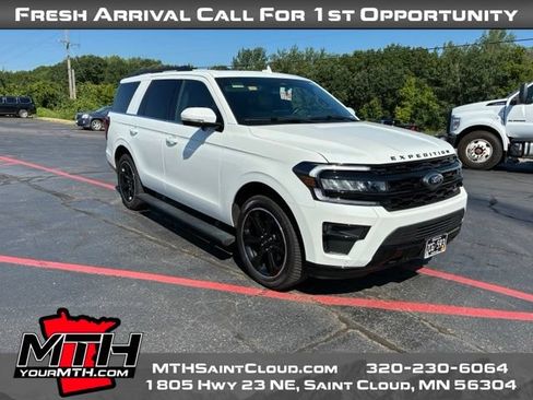 Used 2024 Ford Expedition Limited AWD/4WD image 2