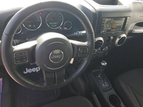 Used 2017 Jeep Wrangler Sahara w/ Connectivity Group AWD/4WD image 14