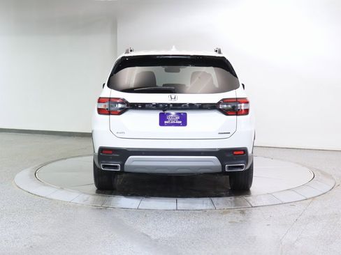 Used 2023 Honda Pilot Touring image 8