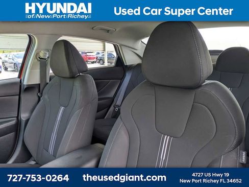 Certified 2023 Hyundai Elantra SEL w/ Preferred Accessory Package FWD image 7
