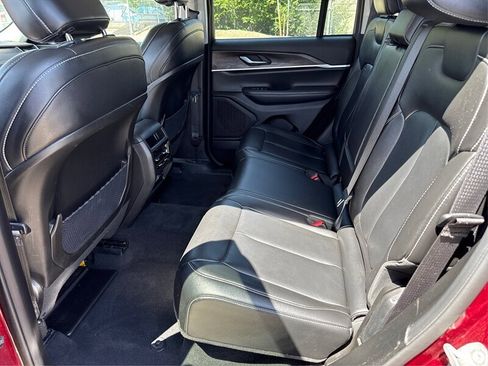 Used 2023 Jeep Grand Cherokee Limited image 41