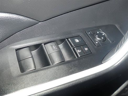 Used 2021 Toyota RAV4 XLE AWD/4WD image 20