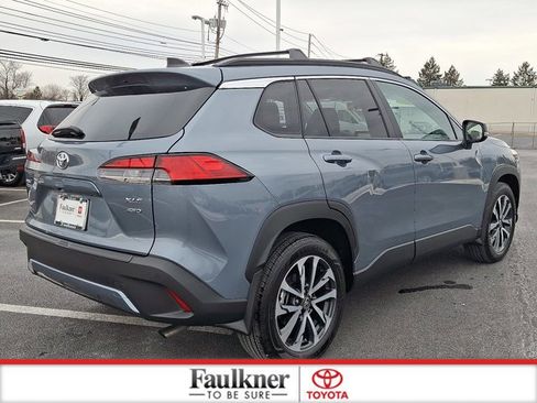 Certified 2025 Toyota Corolla Cross XLE image 6