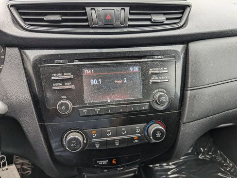 Used 2017 Nissan Rogue S image 22