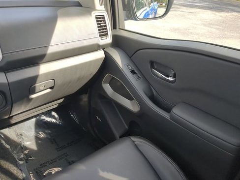 Certified 2024 Nissan Frontier SL w/ Technology Package image 17