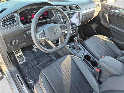 Used 2023 Volkswagen Tiguan SE R-Line FWD image 11