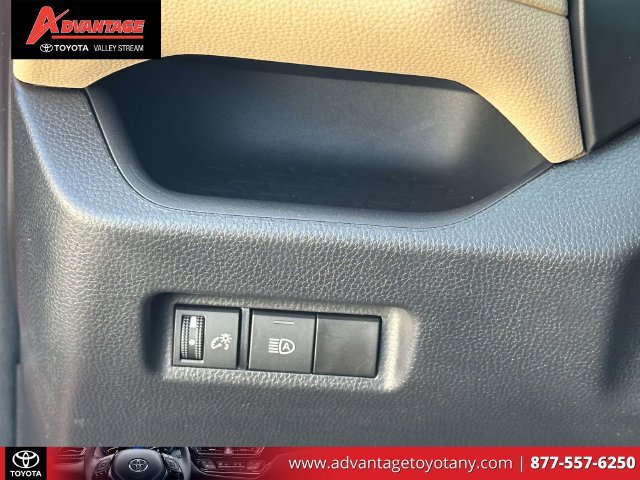Used 2022 Toyota RAV4 LE AWD/4WD image 22