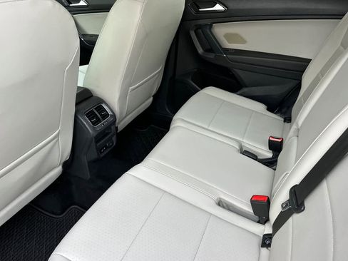Used 2018 Volkswagen Tiguan SE image 4