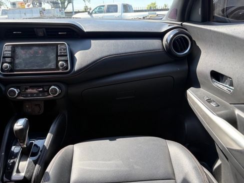 Used 2019 Nissan Kicks SR w/ SR Premium Package FWD image 8