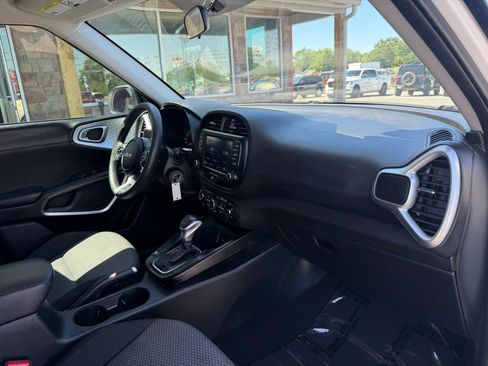Used 2022 Kia Soul LX FWD image 21