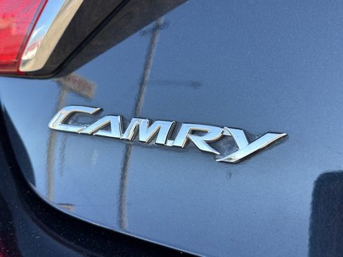 Used 2017 Toyota Camry XLE image 6