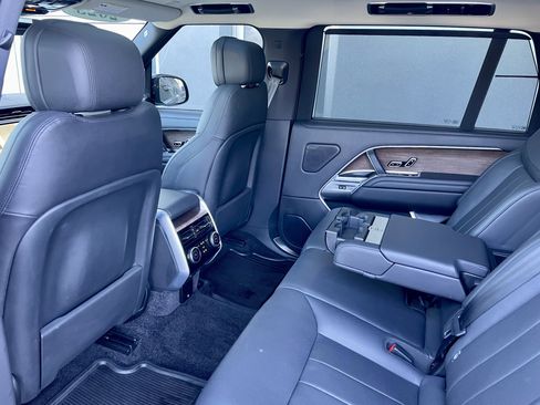 Used 2025 Land Rover Range Rover Long Wheelbase SE image 30