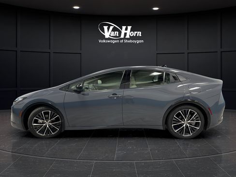 Used 2024 Toyota Prius XLE AWD/4WD image 4