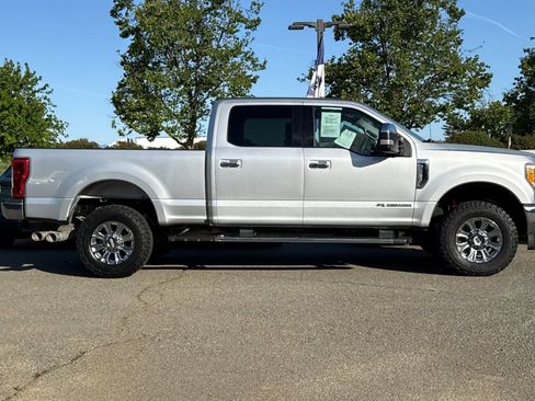 Used 2017 Ford F250 XLT w/ XLT Premium Package AWD/4WD image 3