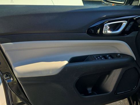 Used 2022 Jeep Compass Limited w/ Elite Group image 16