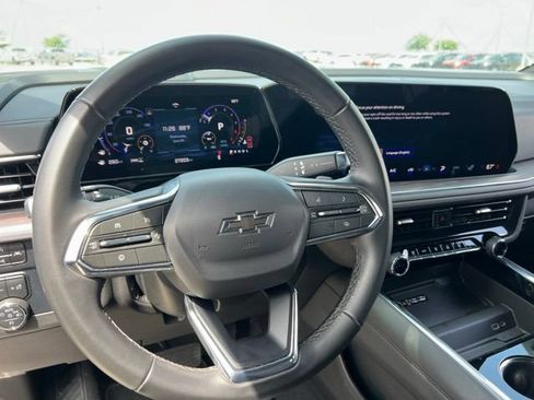 Used 2025 Chevrolet Suburban Z71 AWD/4WD image 8