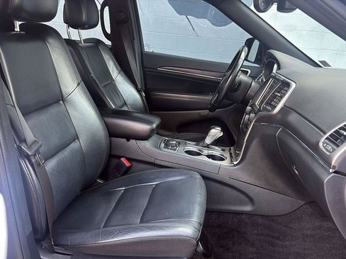Used 2018 Jeep Grand Cherokee Limited AWD/4WD image 17
