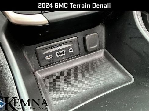 Used 2024 GMC Terrain Denali w/ Denali Premium Package image 18