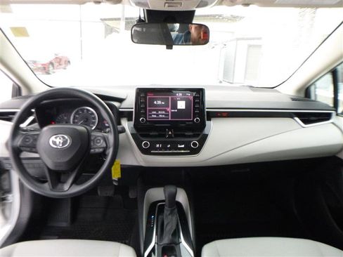 Used 2021 Toyota Corolla LE image 9