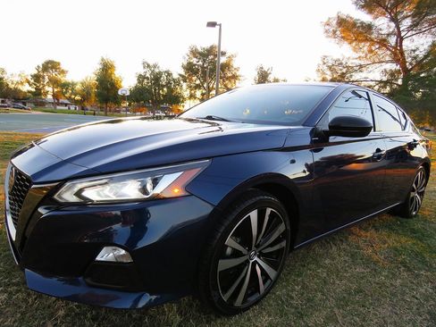 Used 2021 Nissan Altima 2.5 SR image 2