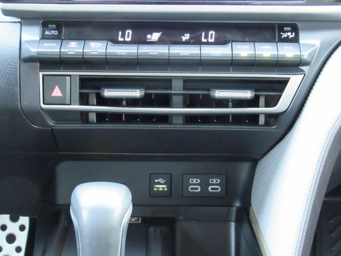 Used 2025 Toyota Camry SE FWD image 30