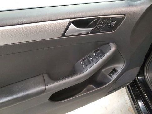Used 2017 Volkswagen Jetta S image 11