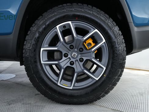 Used 2023 Rivian R1S Adventure image 20