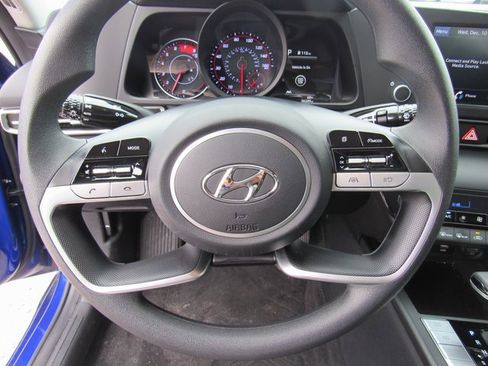 Used 2022 Hyundai Elantra SEL image 17