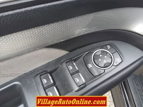 Used 2017 Ford Explorer XLT w/ XLT Technology Feature Bundle AWD/4WD image 15