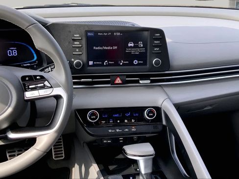 Used 2025 Hyundai Elantra Sport FWD image 7