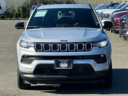 Used 2025 Jeep Compass Latitude w/ Convenience Group image 9