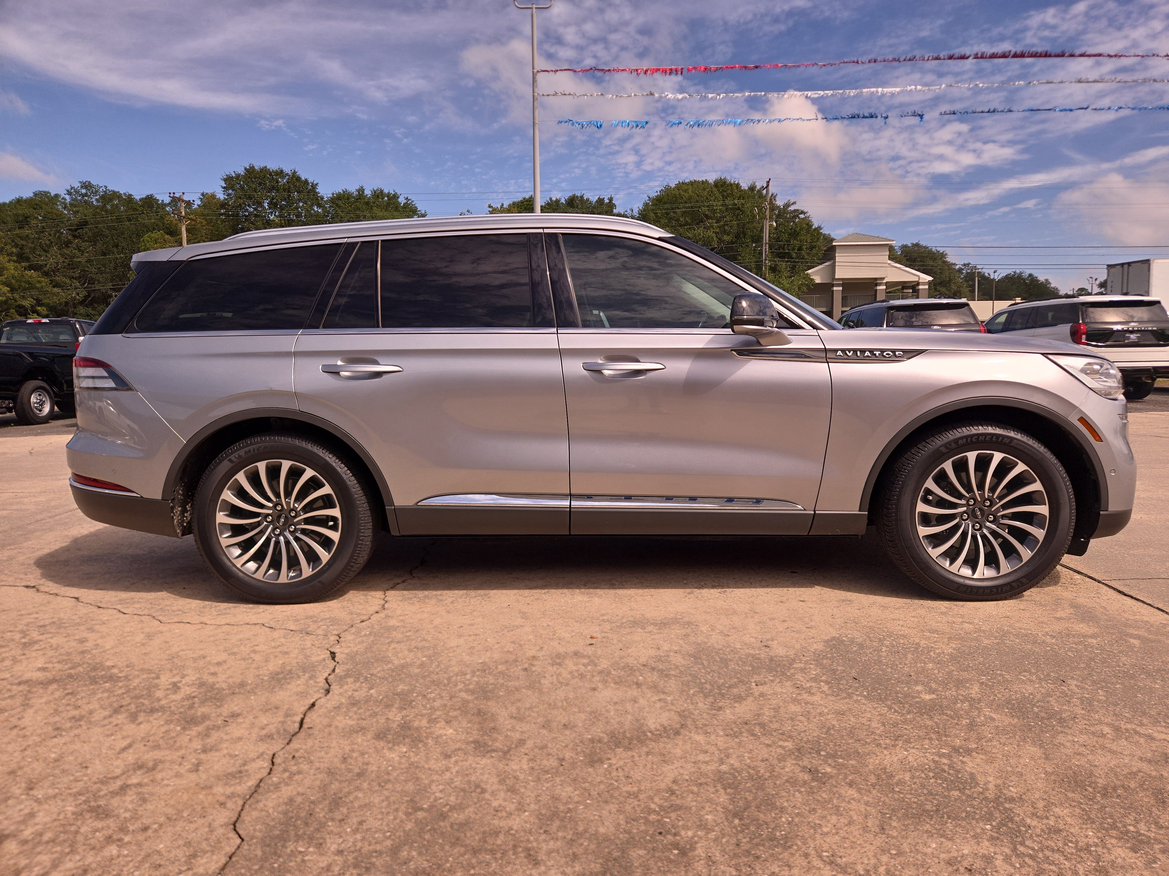 Used 2022 Lincoln Aviator Reserve w/ Equipment Group 201A RWD image 5