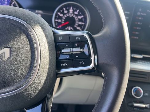 Certified 2024 Kia Carnival LX image 16