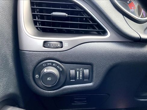 Used 2021 Jeep Cherokee Latitude Plus image 33