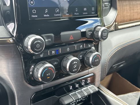 Used 2022 RAM 1500 Limited AWD/4WD image 35