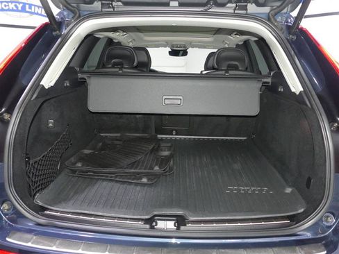 Used 2023 Volvo XC60 B5 Ultimate w/ Climate Package AWD/4WD image 9