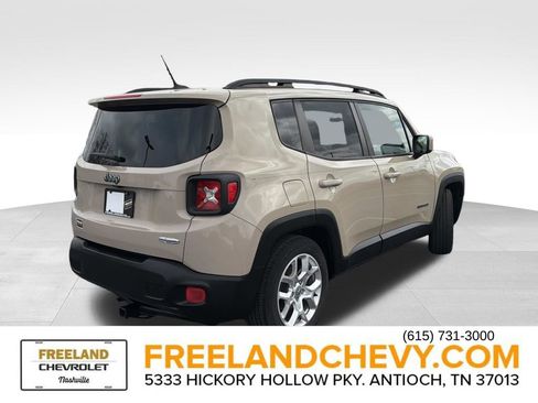 Used 2016 Jeep Renegade Latitude FWD image 3