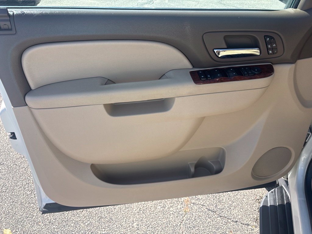 Used 2013 Chevrolet Avalanche LTZ AWD/4WD image 18