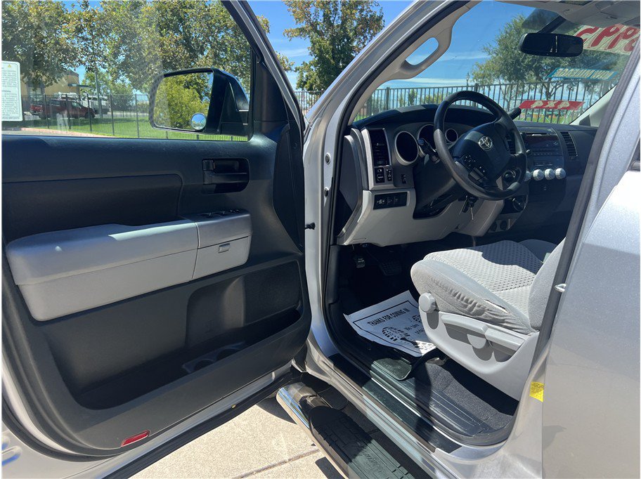 Used 2012 Toyota Tundra 4x4 CrewMax w/ Tow Pkg image 10