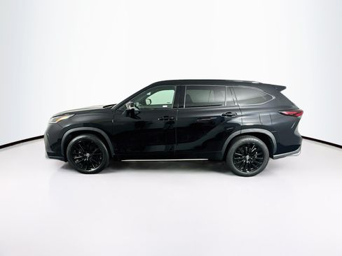 Used 2025 Toyota Highlander XSE AWD/4WD image 4
