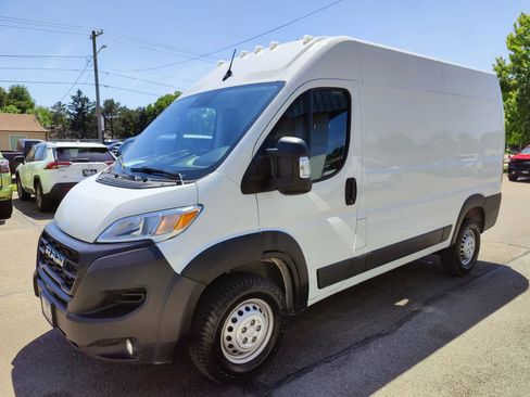 Used 2024 RAM ProMaster 2500 w/ Convenience Group FWD image 4