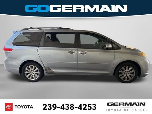 Used 2012 Toyota Sienna Limited w/ Premium Pkg image 10