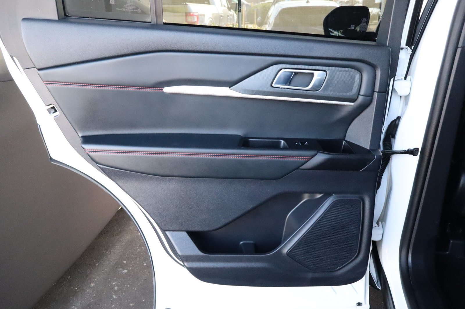 Used 2025 Ford Explorer ST-Line AWD/4WD image 37
