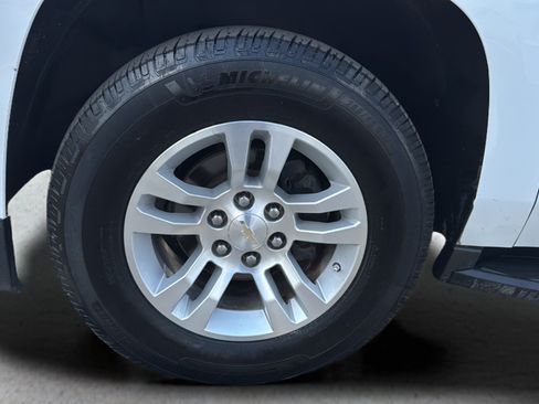 Used 2020 Chevrolet Suburban LT RWD image 19